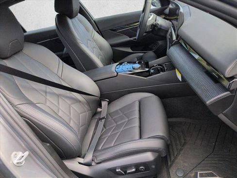 Used 2025 BMW i5 eDrive40i w/ Premium Package image 22