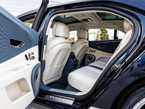 New 2026 Bentley Flying Spur Azure image 35