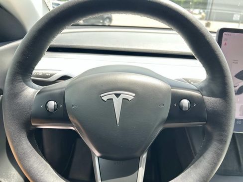 Used 2021 Tesla Model Y Long Range AWD/4WD image 38