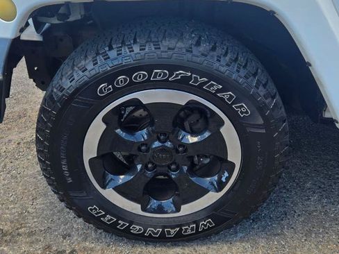 Used 2014 Jeep Wrangler Unlimited Sahara AWD/4WD image 25