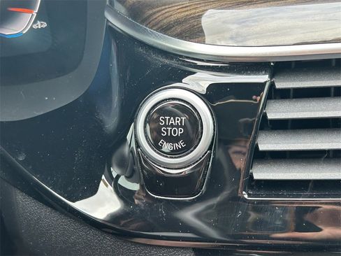 Used 2021 BMW 540i w/ Premium Package image 32