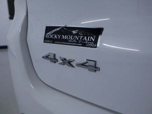 Used 2024 Jeep Compass Latitude image 12