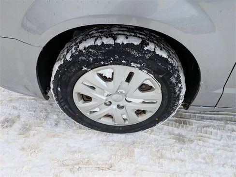 Used 2017 Dodge Grand Caravan SE image 21