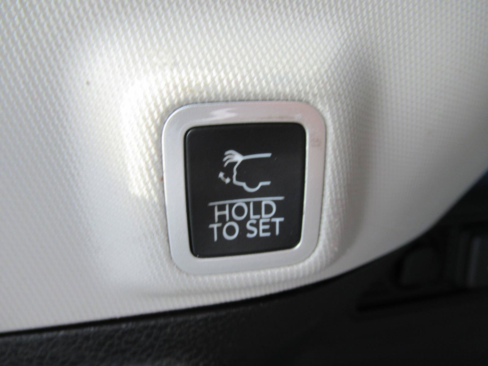 Used 2023 Jeep Grand Cherokee Limited AWD/4WD image 39