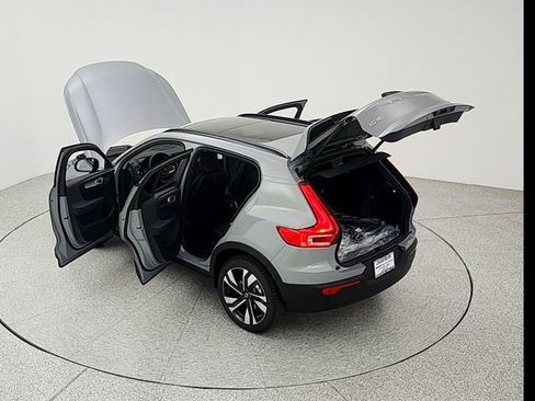 New 2026 Volvo XC40 B5 Plus w/ Climate Package AWD/4WD image 40