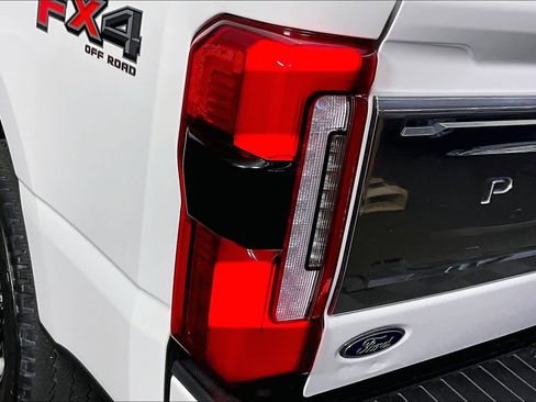 Used 2024 Ford F250 Platinum w/ FX4 Off-Road Package image 28