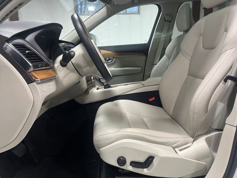 Used 2021 Volvo XC90 T6 Momentum w/ Climate Package image 20