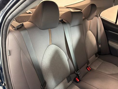 Used 2019 Toyota Camry FWD image 21