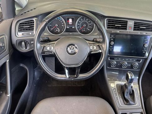 Used 2018 Volkswagen e-Golf SE FWD image 27