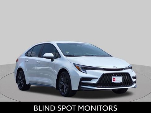 Used 2026 Toyota Corolla SE FWD image 2