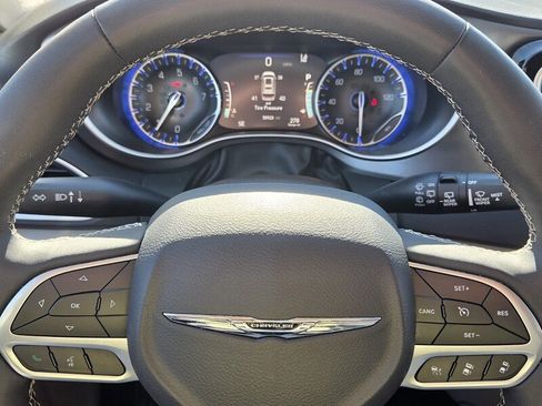 Used 2024 Chrysler Pacifica Touring-L image 24