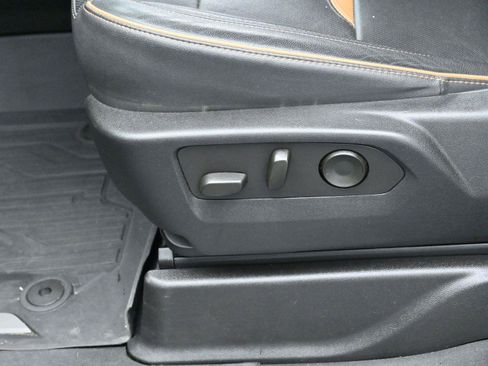 Used 2023 GMC Yukon XL AT4 w/ AT4 Premium Package image 16