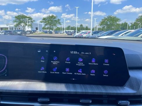 Used 2024 Kia Telluride EX w/ EX Captain's Chair Package AWD/4WD image 12