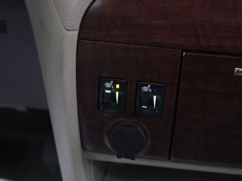 Used 2013 Toyota Sienna XLE image 23