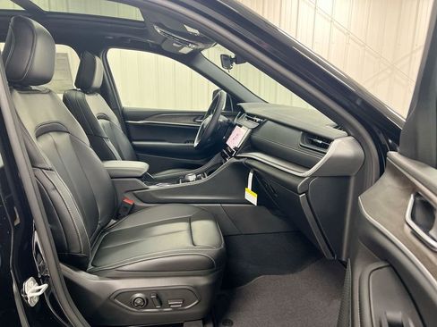 New 2026 Jeep Grand Cherokee Limited w/ Limited Altitude Package AWD/4WD image 23