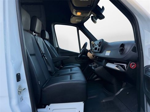 Used 2020 Mercedes-Benz Sprinter 2500 image 15