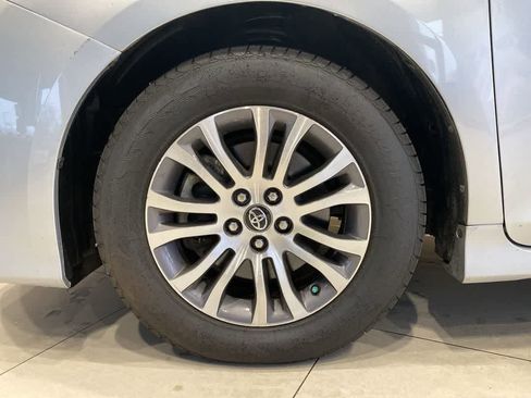 Used 2019 Toyota Sienna XLE image 10