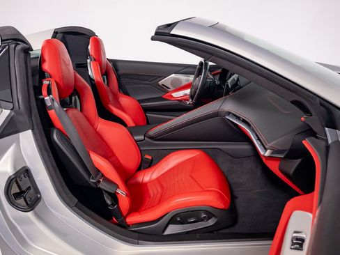 Used 2024 Chevrolet Corvette Z06 RWD image 25