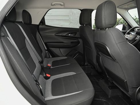 Used 2026 Chevrolet Trax LT w/ LPO, Blackout Package FWD image 35