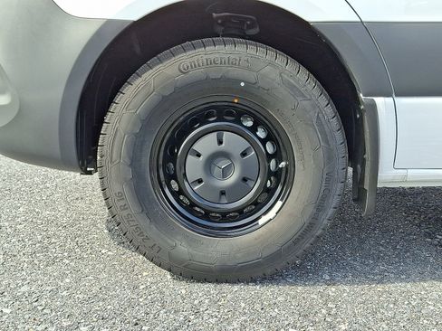 Used 2024 Mercedes-Benz Sprinter 2500 image 11