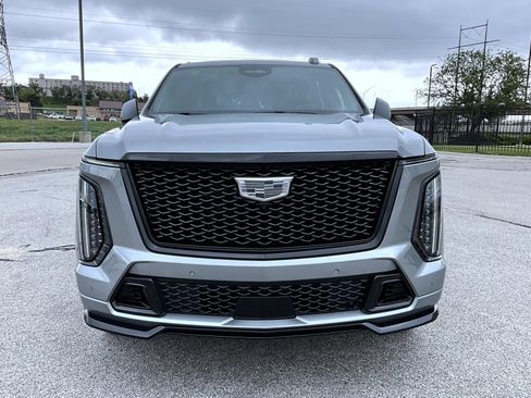 Used 2025 Cadillac Escalade V w/ LPO, ONYX Package AWD/4WD image 9