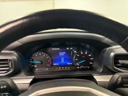 Used 2023 Ford Explorer XLT AWD/4WD image 79