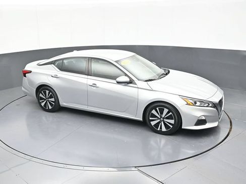 Used 2022 Nissan Altima 2.5 SV FWD image 61