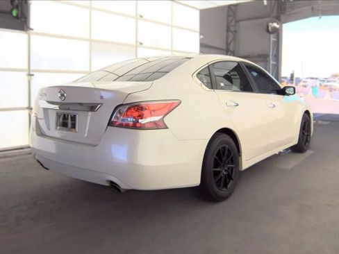 Used 2015 Nissan Altima 2.5 S w/ Power Driver Seat Package FWD image 2