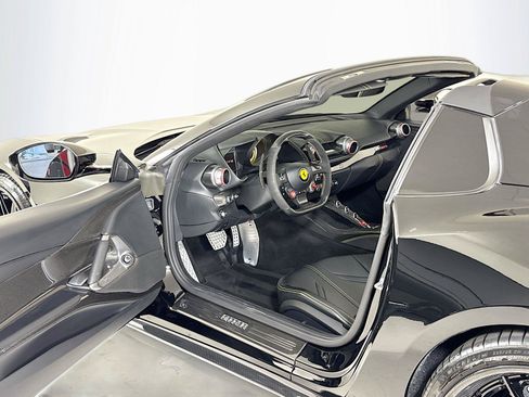 Used 2021 Ferrari 812 GTS RWD image 12