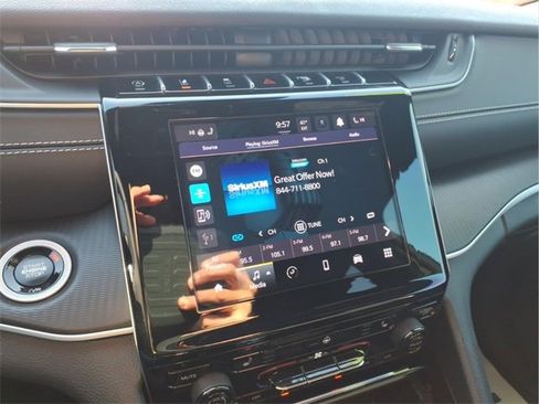 Used 2025 Jeep Grand Cherokee Altitude image 18