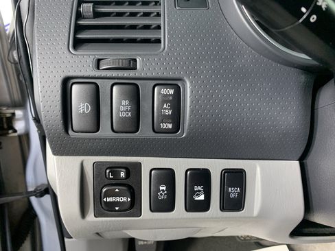 Used 2011 Toyota Tacoma 4x4 Double Cab w/ TRD Off-Road Pkg image 16