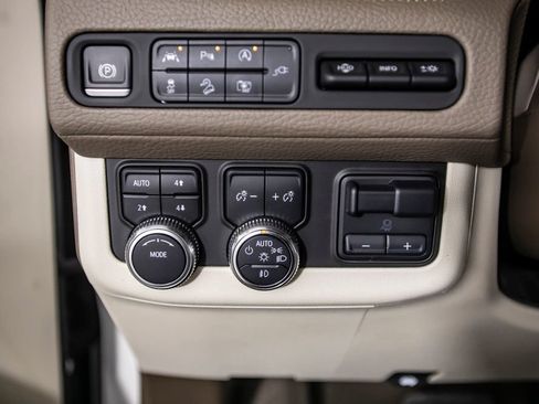 Used 2022 GMC Yukon Denali w/ Denali Premium Package AWD/4WD image 40