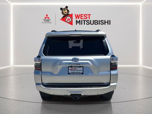 Used 2020 Toyota 4Runner SR5 AWD/4WD image 5