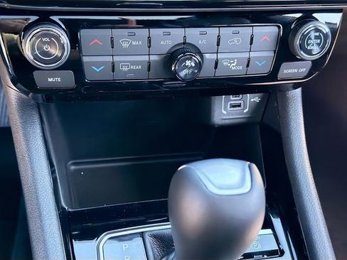 New 2026 Jeep Compass Trailhawk w/ Sun, Sound & Navigation Group AWD/4WD image 15