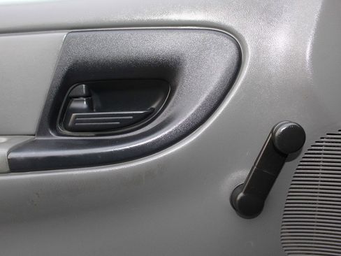 Used 2005 Ford Ranger XL image 9