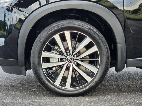 Used 2024 Nissan Pathfinder Platinum FWD image 9