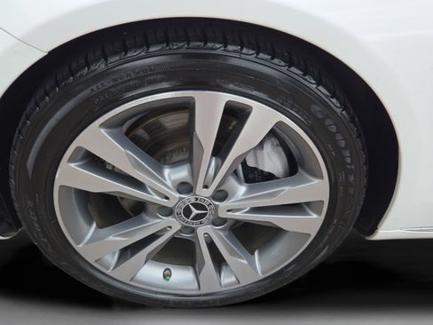 Used 2018 Mercedes-Benz C 300 Sedan image 32