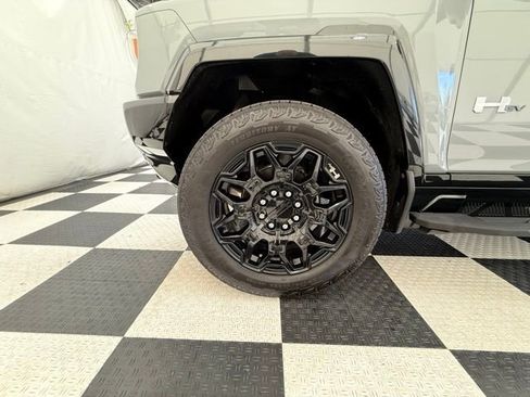 Used 2024 GMC Hummer EV 2X w/ LPO, Illumination Package AWD/4WD image 12