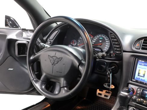 Used 2002 Chevrolet Corvette Coupe w/ Preferred Equipment Group1 image 23