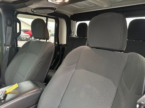 Used 2022 Jeep Gladiator Sport image 13