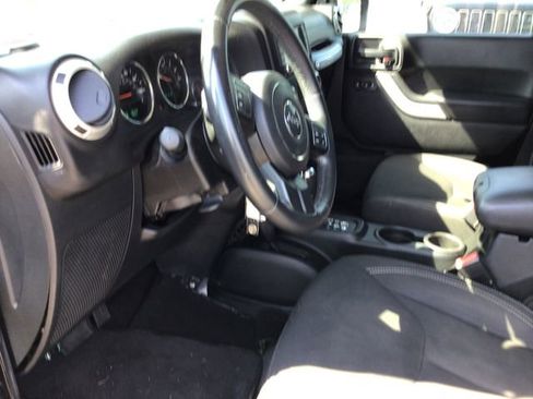 Used 2016 Jeep Wrangler Unlimited Sahara AWD/4WD image 22
