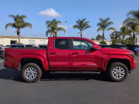 Used 2025 Toyota Tacoma SR5 image 11