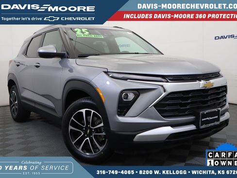 Used 2025 Chevrolet Blazer LT image 1