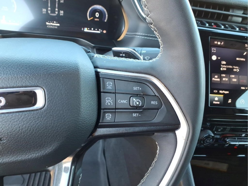 Used 2023 Jeep Grand Cherokee L Laredo AWD/4WD image 26