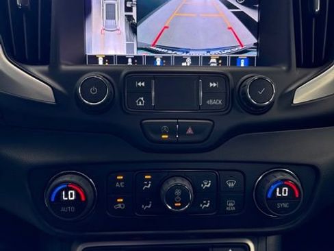 Used 2023 GMC Terrain SLT w/ Tech Package FWD image 10