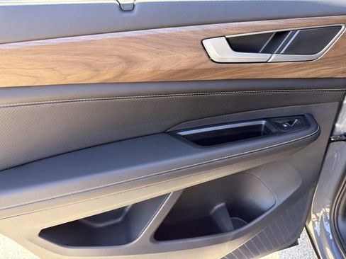 New 2026 Volkswagen Atlas SE FWD image 8