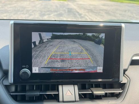 Used 2025 Toyota RAV4 XLE AWD/4WD image 30