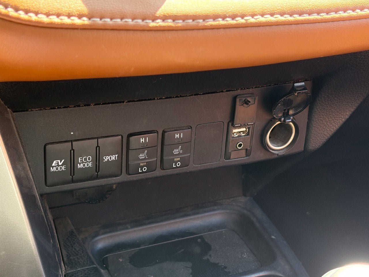 Used 2018 Toyota RAV4 Limited w/ Advanced Technology Package AWD/4WD image 10