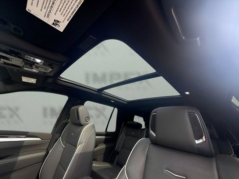 Used 2025 Cadillac Escalade Sport AWD/4WD image 10