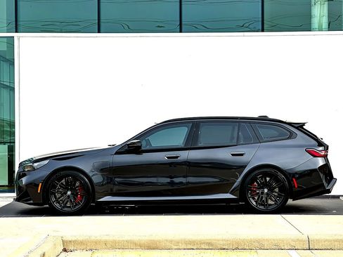 New 2026 BMW M5 Touring image 9